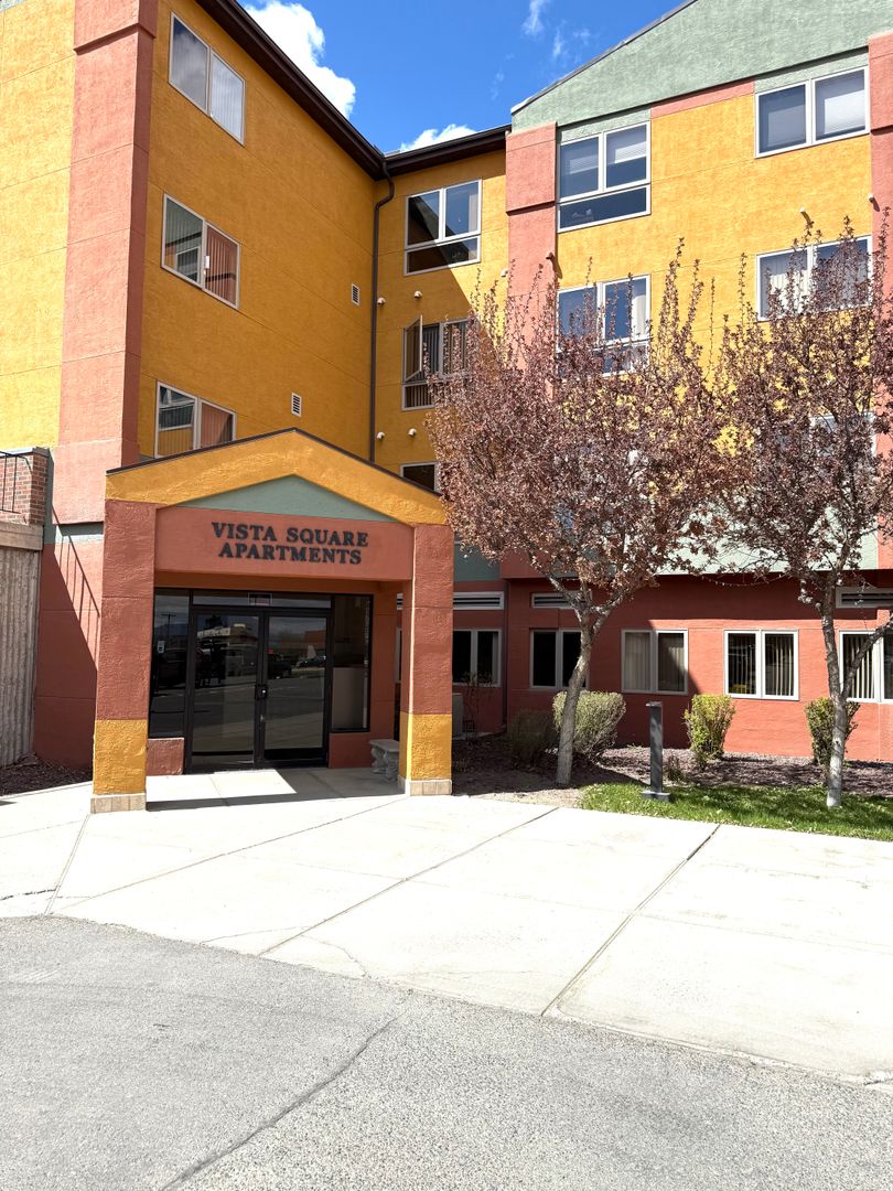 Helena Apartment: 1701 Prospect Ave. - Vista Square Apartments
