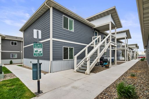 Spacious 3 bed, 1.5 bathroom Apartment, Pet friendly, AC!