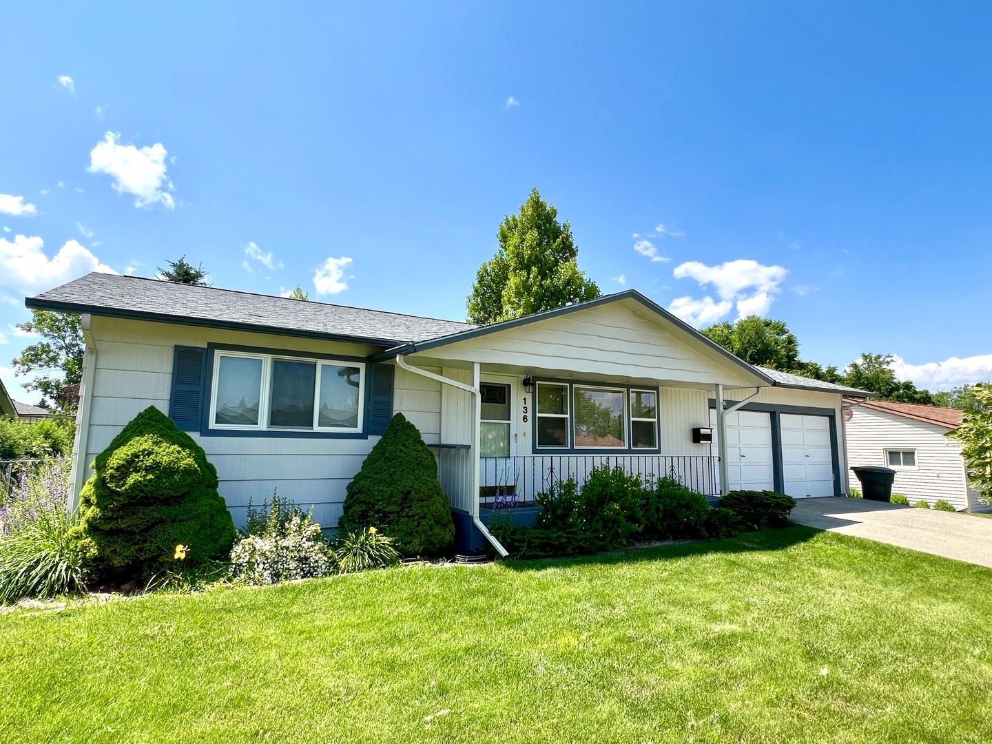Helena House: 136 Fairway Drive