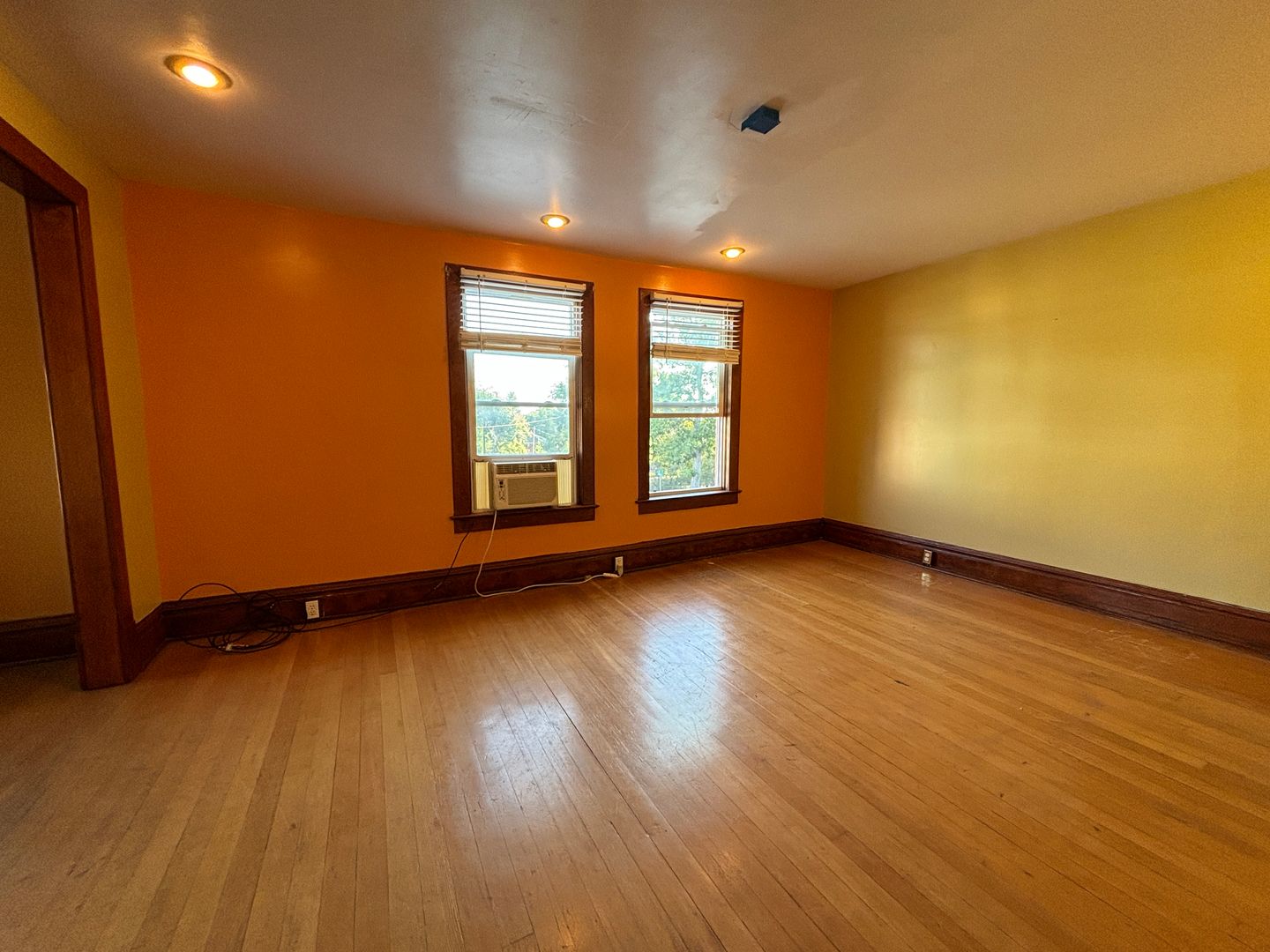 Helena Apartment: 501 E 6th/215 N. Davis