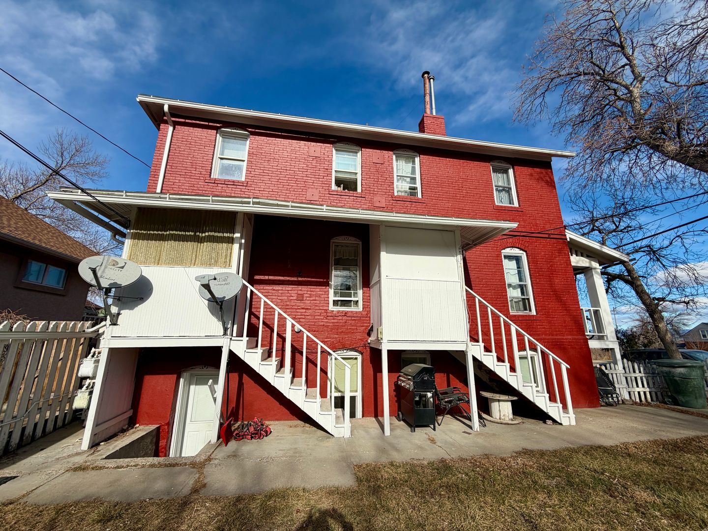 Helena Apartment: 200 Chaucer St.