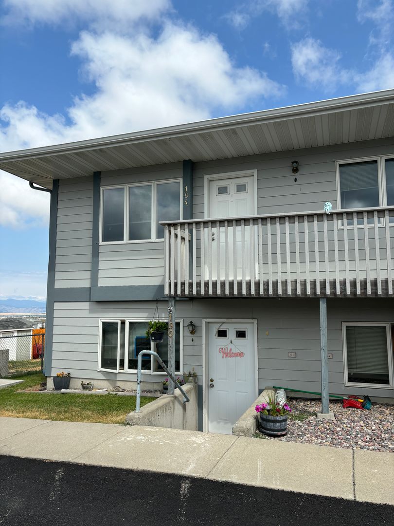 Helena Apartment: 180 Day Spring Loop