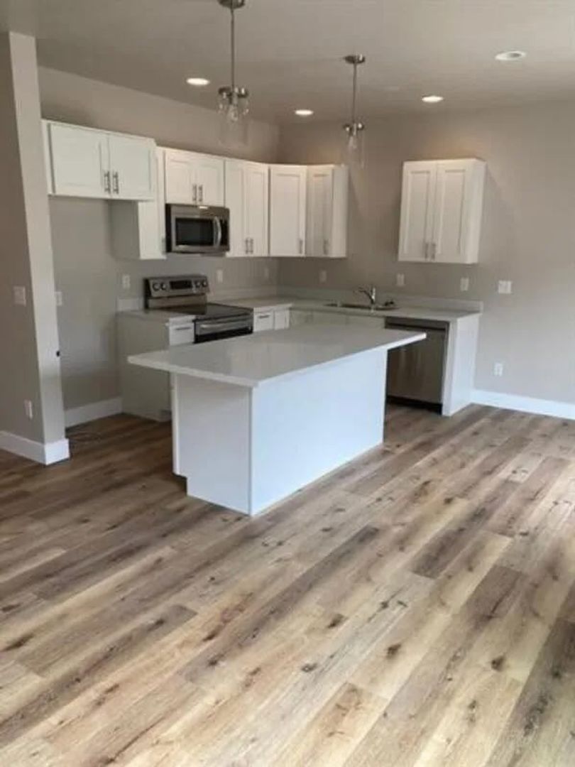 Helena Apartment: 3267 Cabernet Dr.