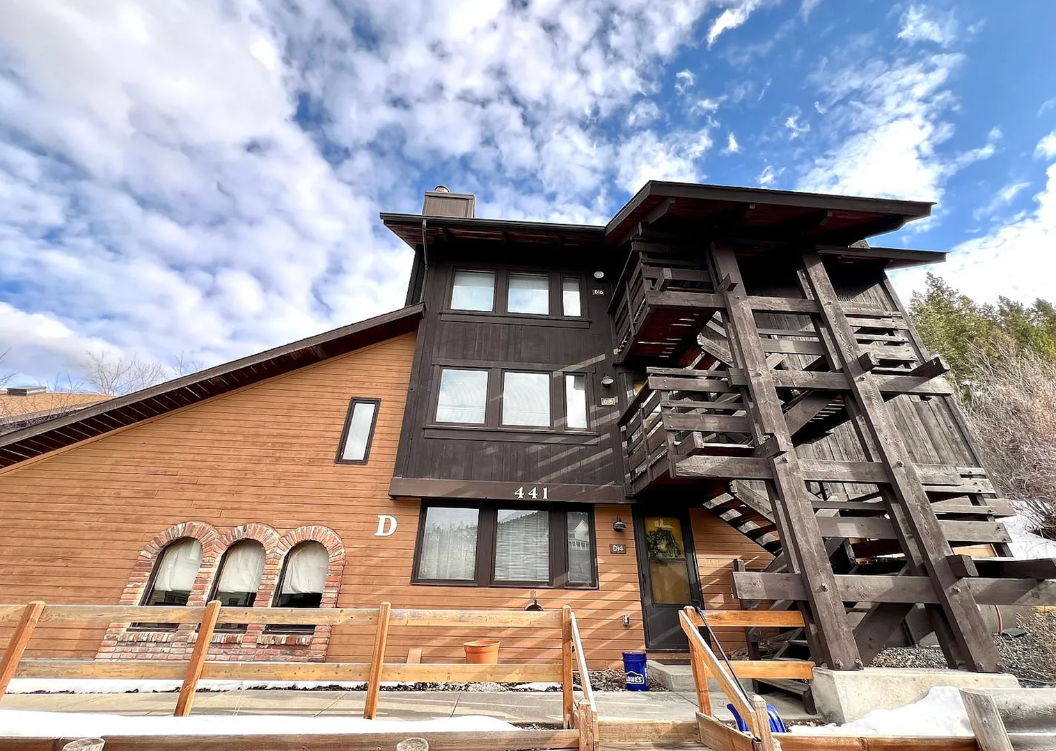 Helena Apartment: 441 South Park Ave E