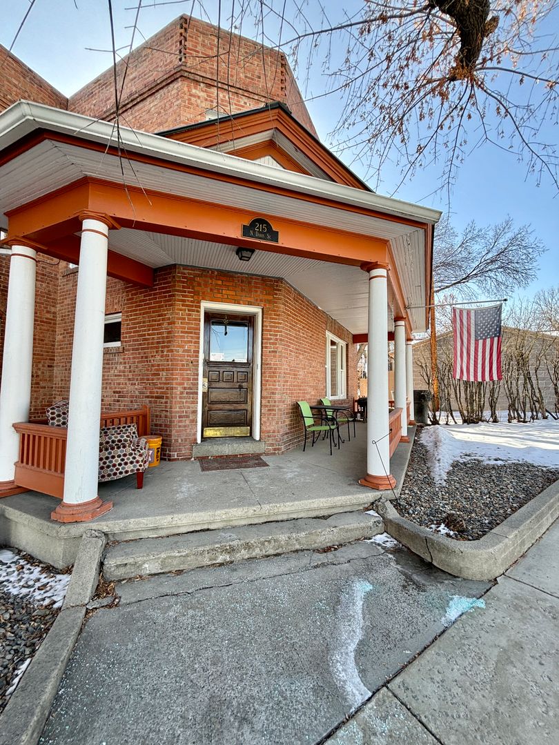 Helena Apartment: 501 E 6th/215 N. Davis