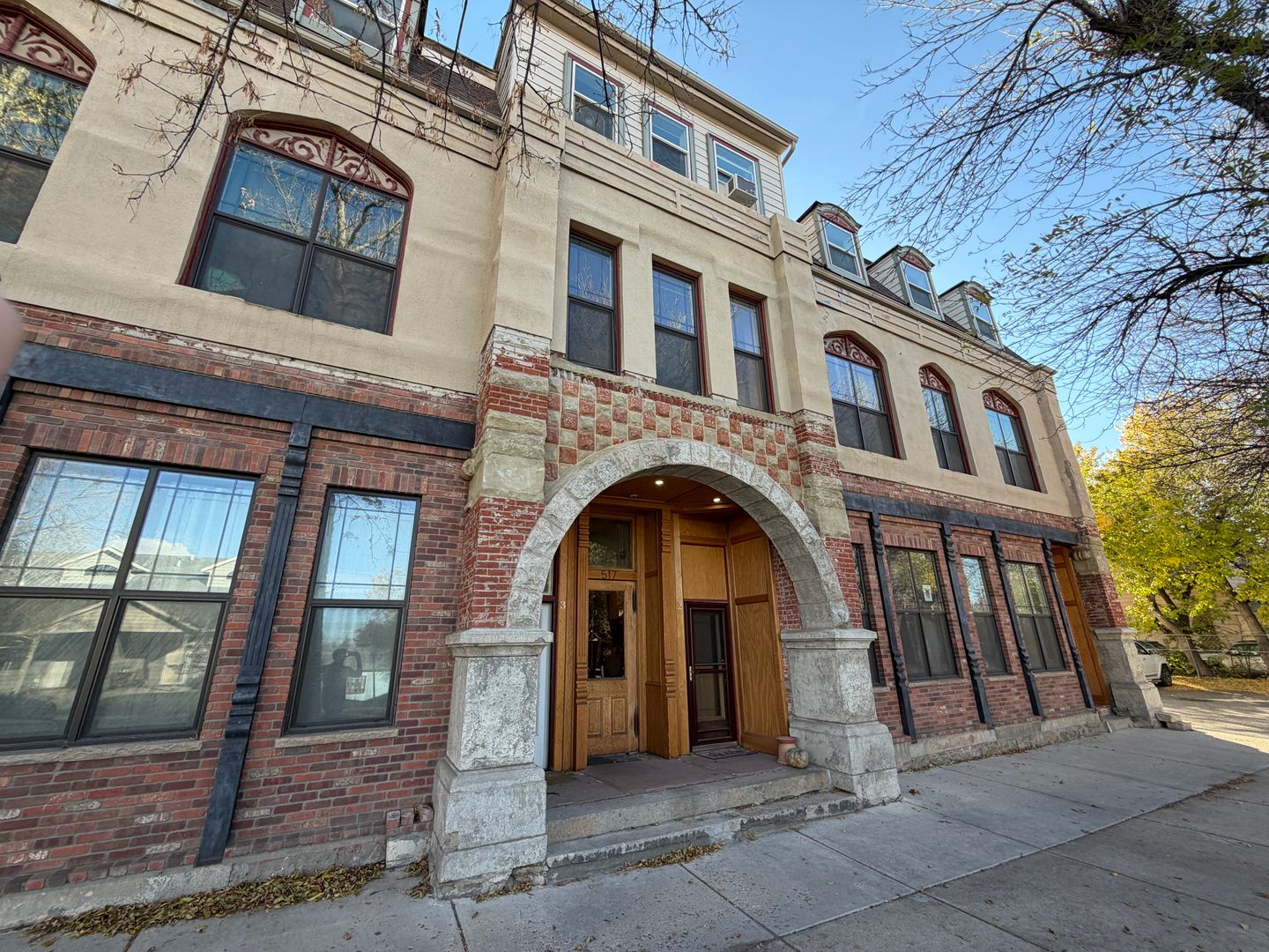Helena Apartment: 517 E. Broadway St.