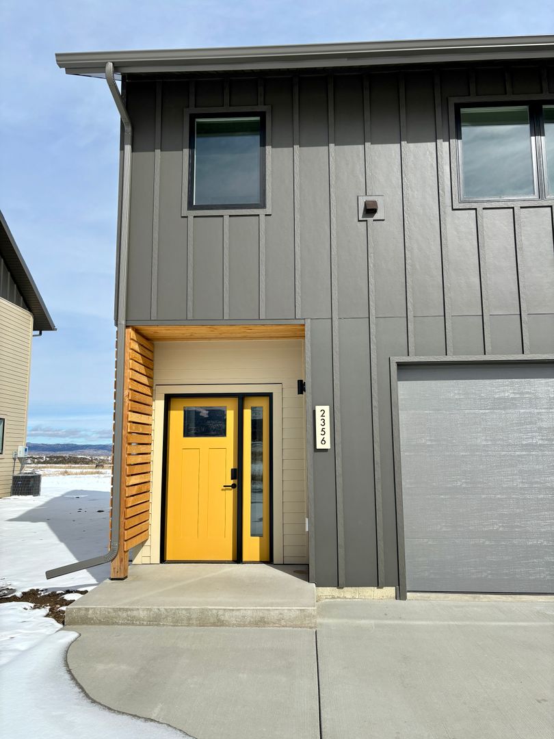 Helena Apartment: 2356 Shorthorn Ave.