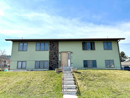 Pet Friendly 2 Bed 1 Bath With Garage Close to South Hills!