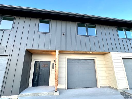 Luxury, Pet Friendly 2 bed, 2 bath Townhouse – photo 1