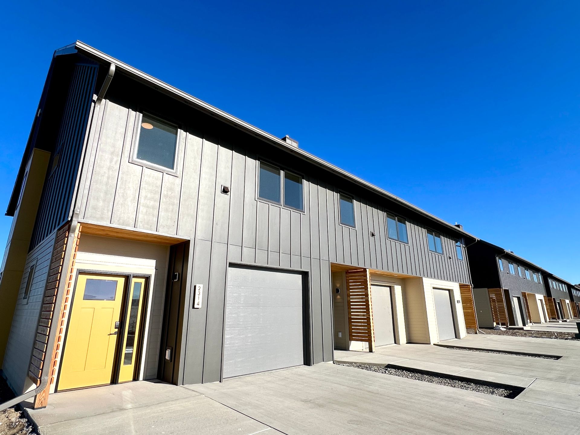 2314-18 Shorthorn Ave. Burnham Ranch Building 1 3 of 12