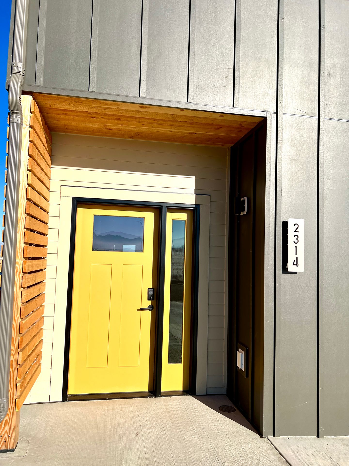 2314-18 Shorthorn Ave. Burnham Ranch Building 1 2 of 12