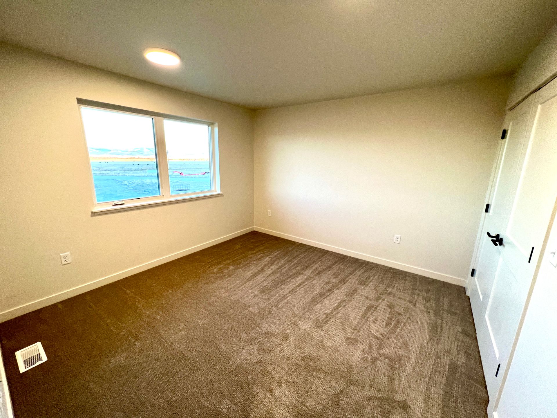2314-18 Shorthorn Ave. Burnham Ranch Building 1 10 of 12