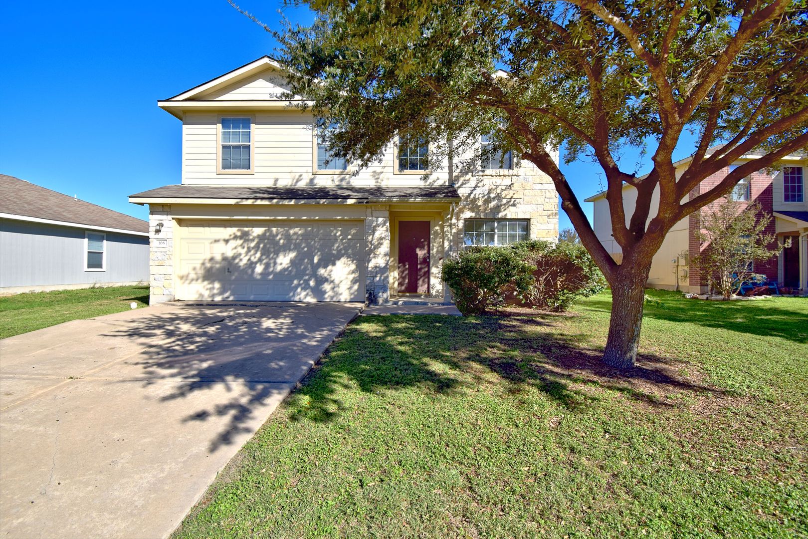 Hutto House: 106 Phillips St