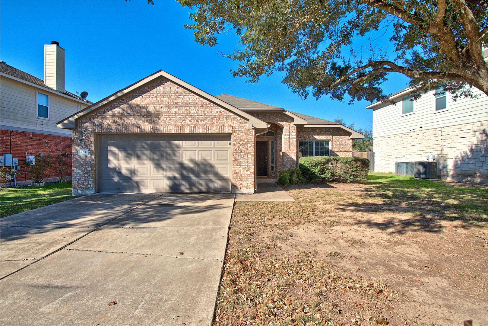Hutto House: 123 Aguilar Dr