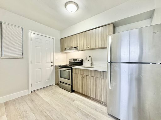 Remodeled 1 Bedroom – photo 1