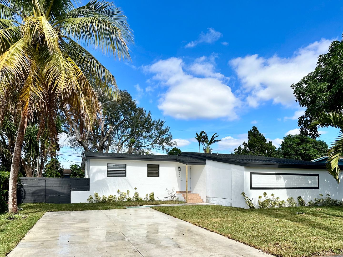 North Miami Beach House: 665 NE 178 ST