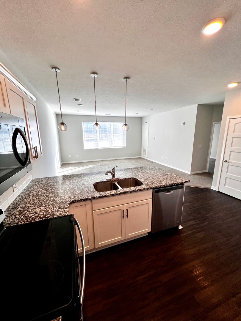 Omaha Apartment: 3412 Dodge Street