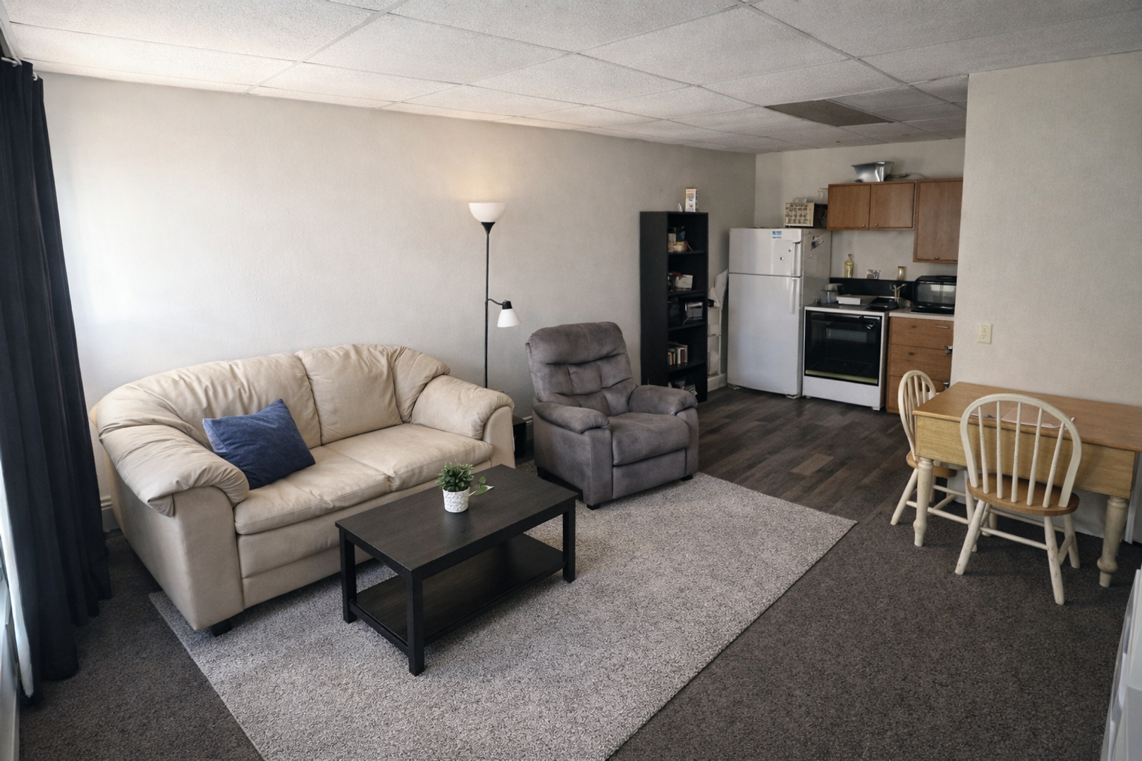 Argyle Apartment: 402 E Milwaukee St