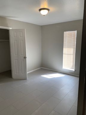So cute! 2 bed, lux vinyl floors throughout – photo 1