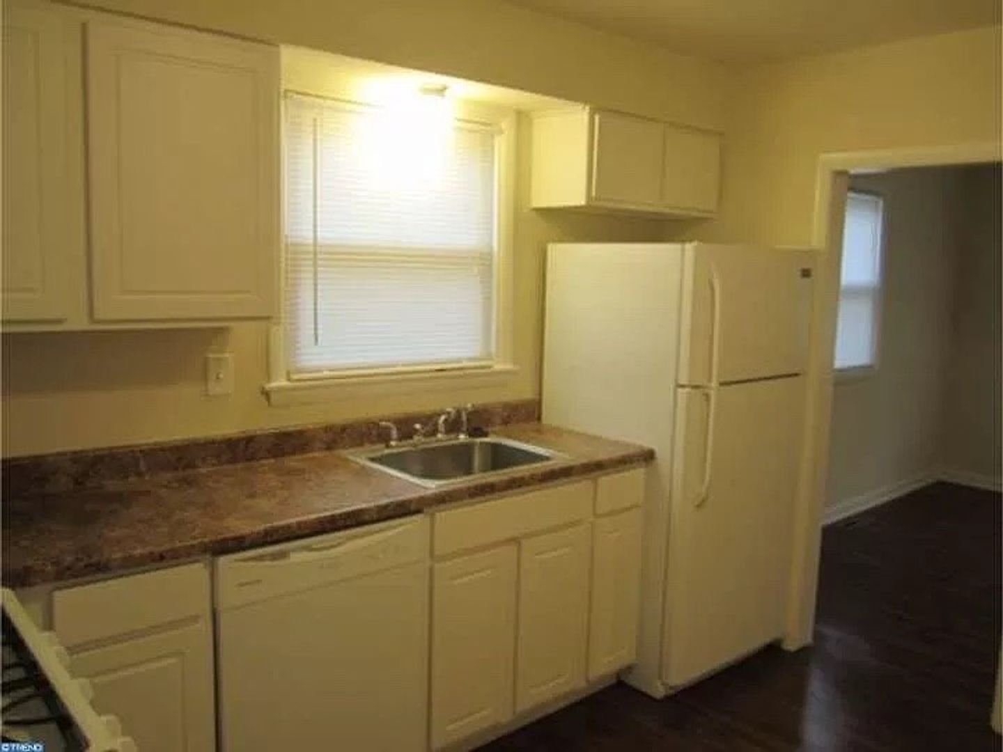 New Castle House: 154 Edge Ave