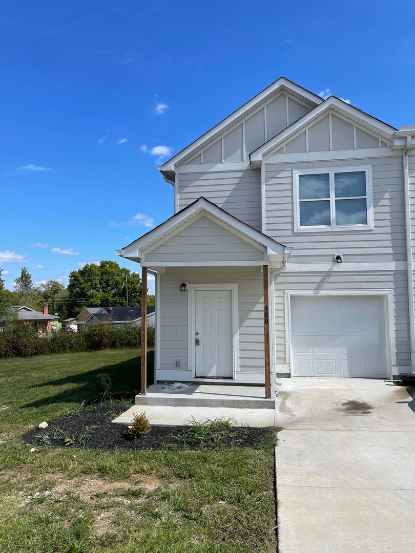 Columbia Townhome: 380 Armstrong St.