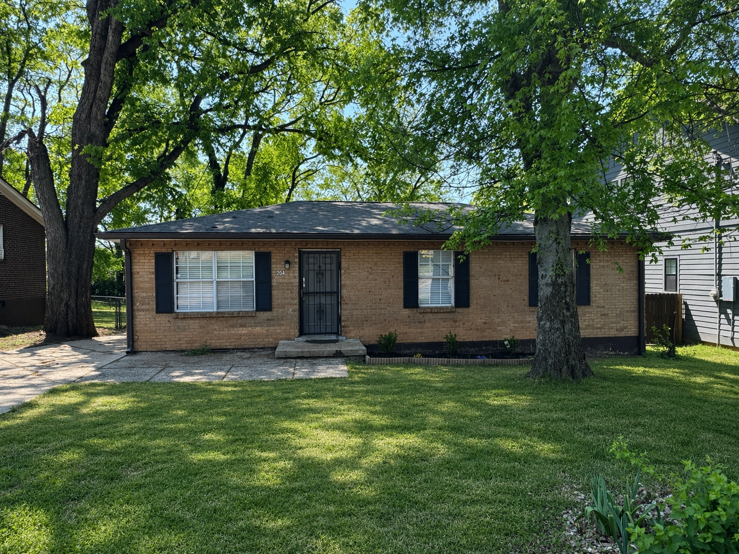 Nashville House: 204 Douglas Avenue
