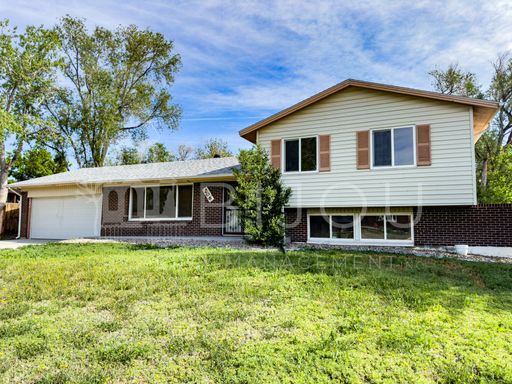 Stratmoor Hills Home on Large Lot – photo 1