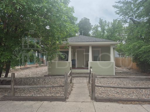 Room in Shared House Downtown – photo 1
