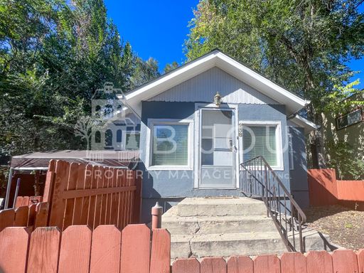 Cute Duplex Downtown – photo 1