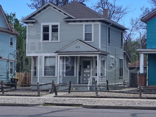 Room in Shared House Downtown – photo 1