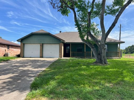 3 bed 2 bath, established neighborhood – photo 1