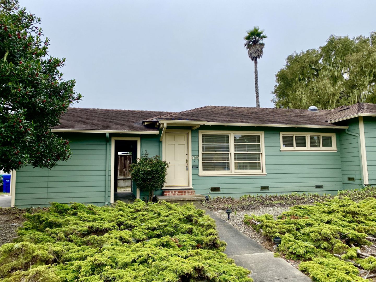 Pacific Grove Apartment: 635 Gibson Ave