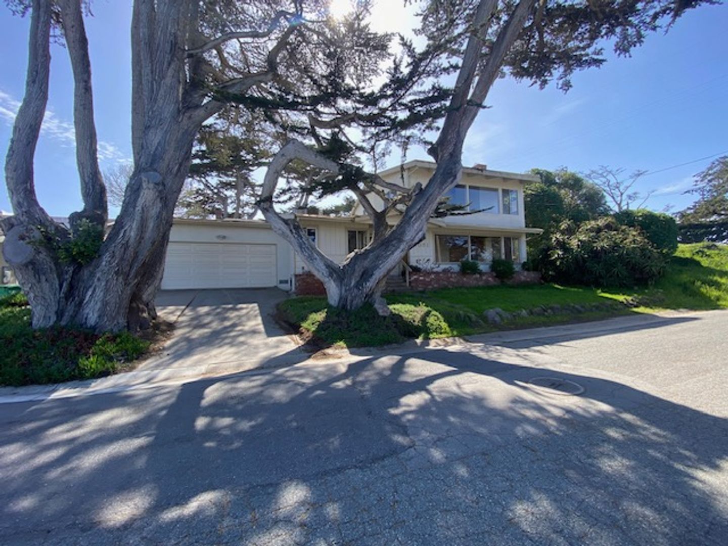Pacific Grove House: 1051 Shell Ave