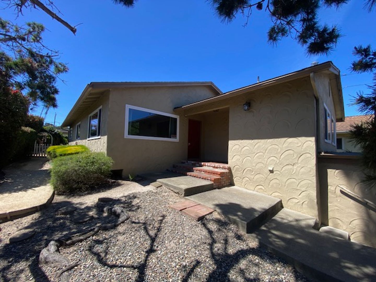 Monterey House: 701 Pine St