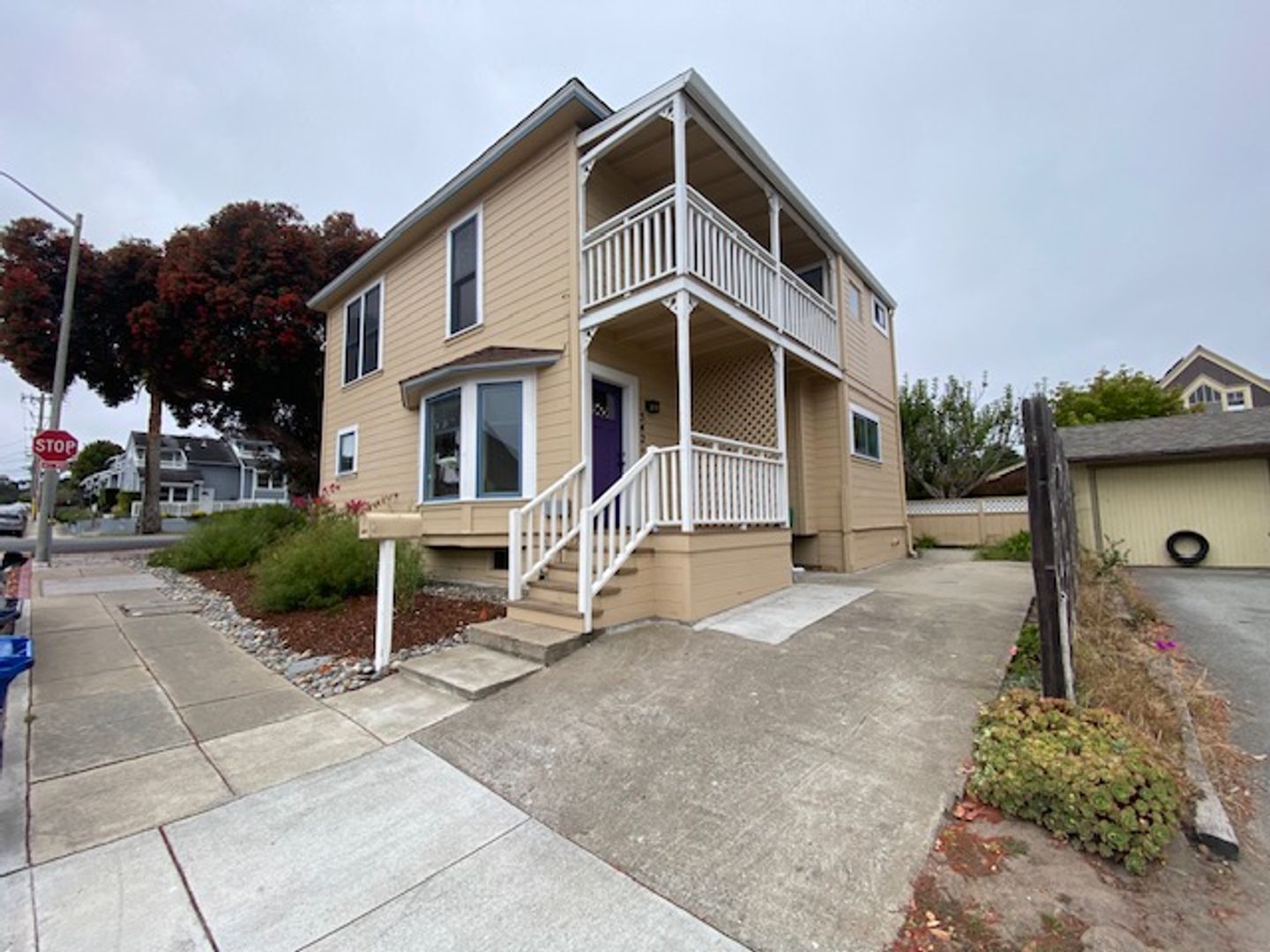 Pacific Grove Apartment: 542 Pine Ave