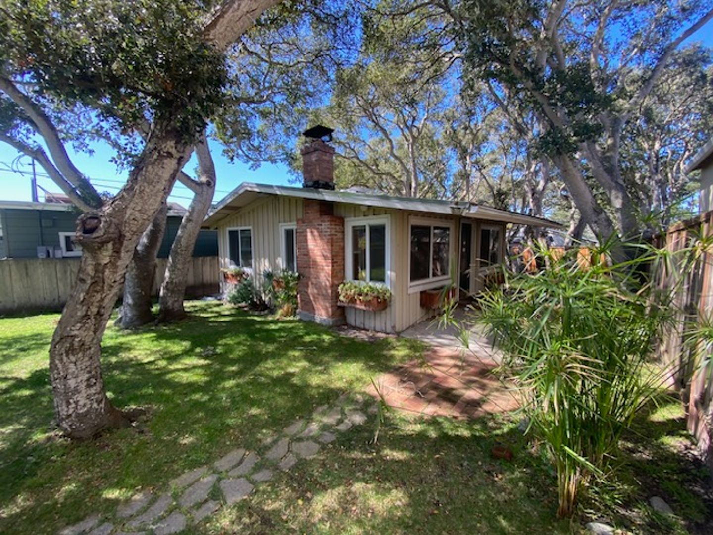 Pacific Grove House: 1314 Lincoln Avenue