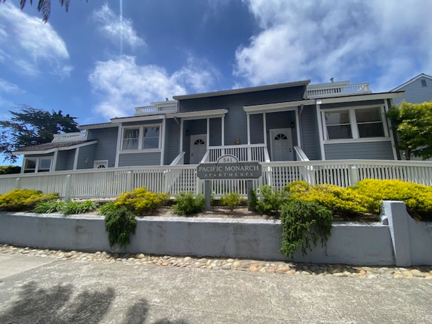 Pacific Grove Apartment: 541 Pine Ave