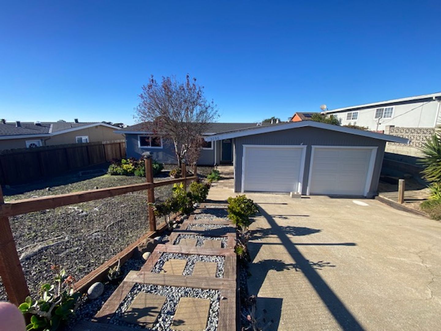 Marina House: 3195 White Circle