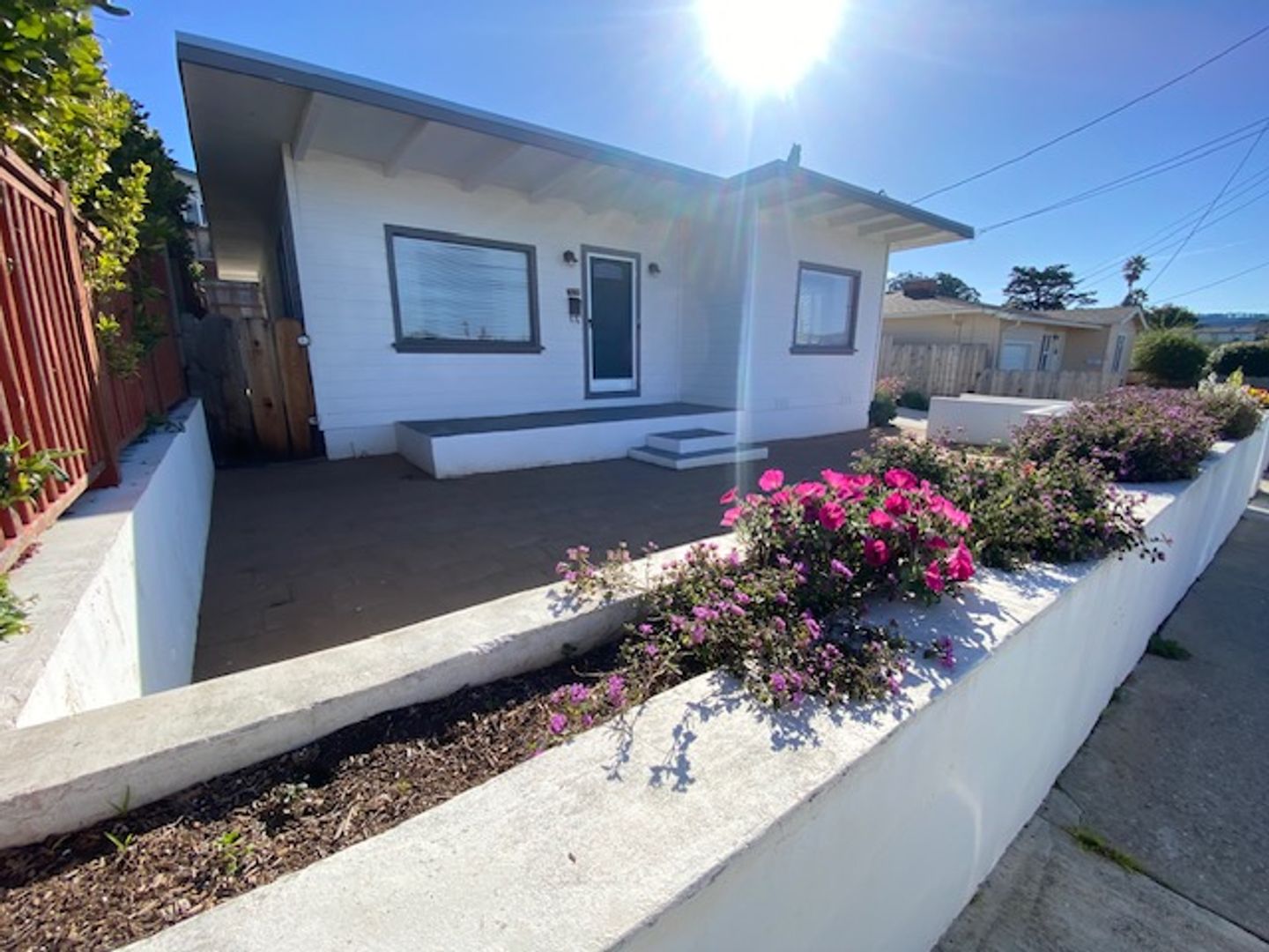 Seaside House: 1274 Waring St