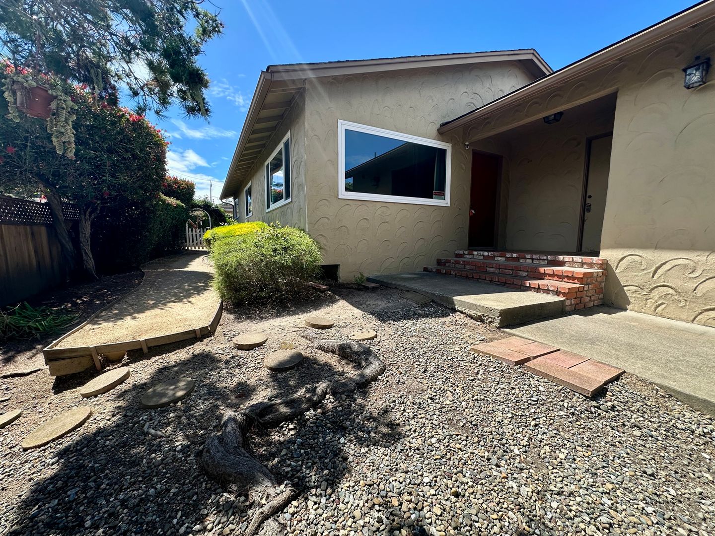 Monterey House: 701 Pine St