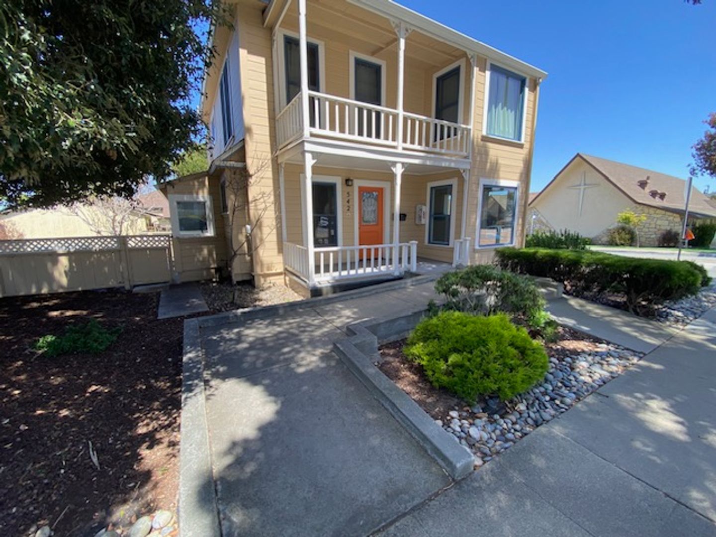 Pacific Grove Apartment: 542 Pine Ave