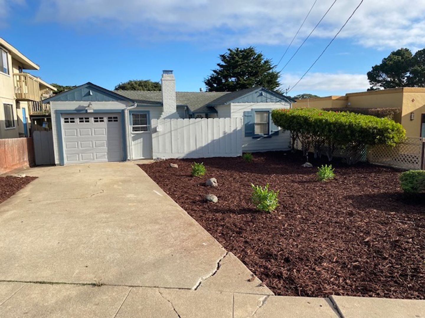 Pacific Grove House: 916 Lighthouse Ave