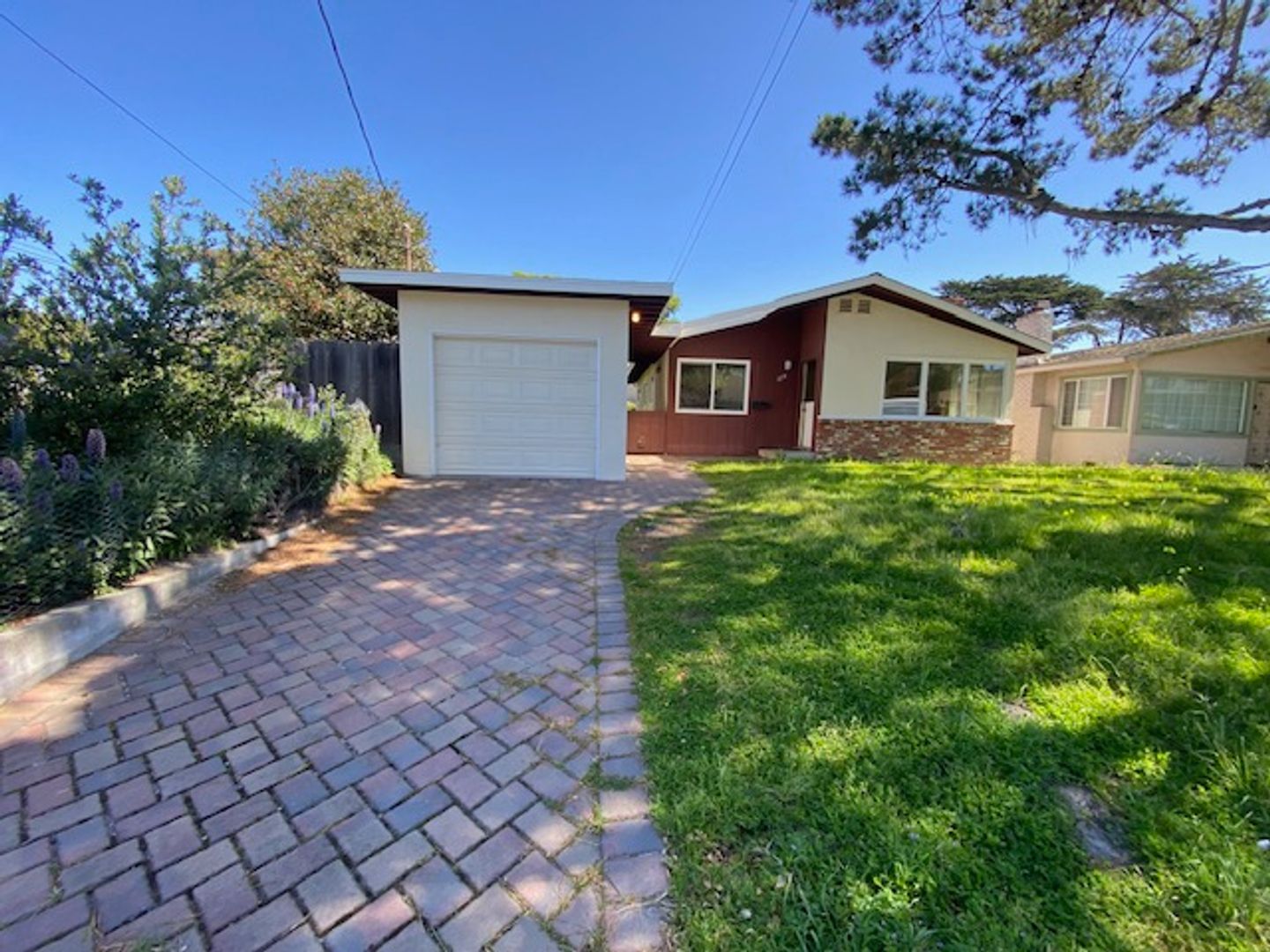 Monterey House: 674 Oak St