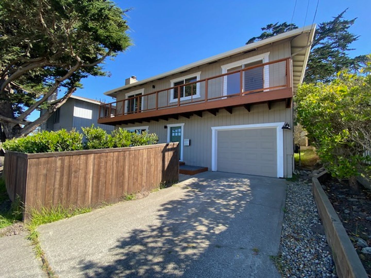 Monterey House: 2121 David Avenue