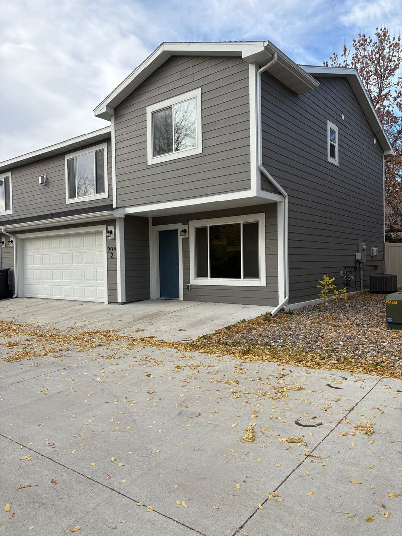 Billings House: 904 Midway #2