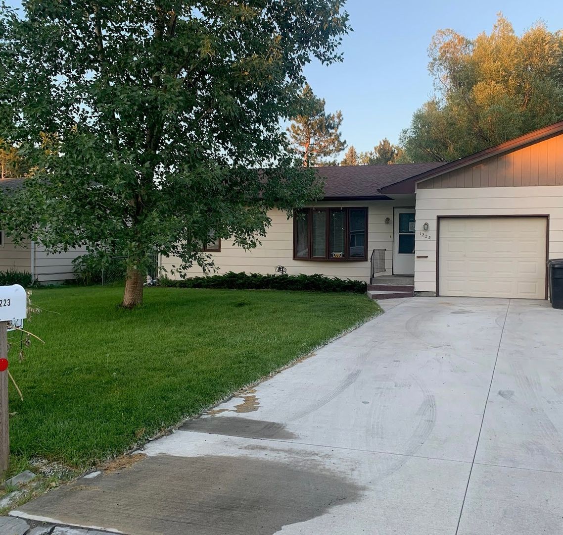 Billings House: 1223 Reece Dr