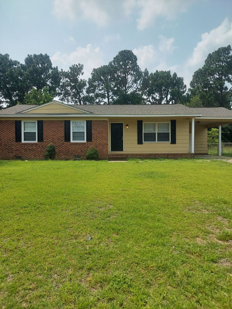 INTRODUCING 3 Bedroom 2 Bathroom HOME ROSEWOOD SUBDIVISION- NORTH SIDE OF FAYETTEVILLE Mins from Bragg (RJ)