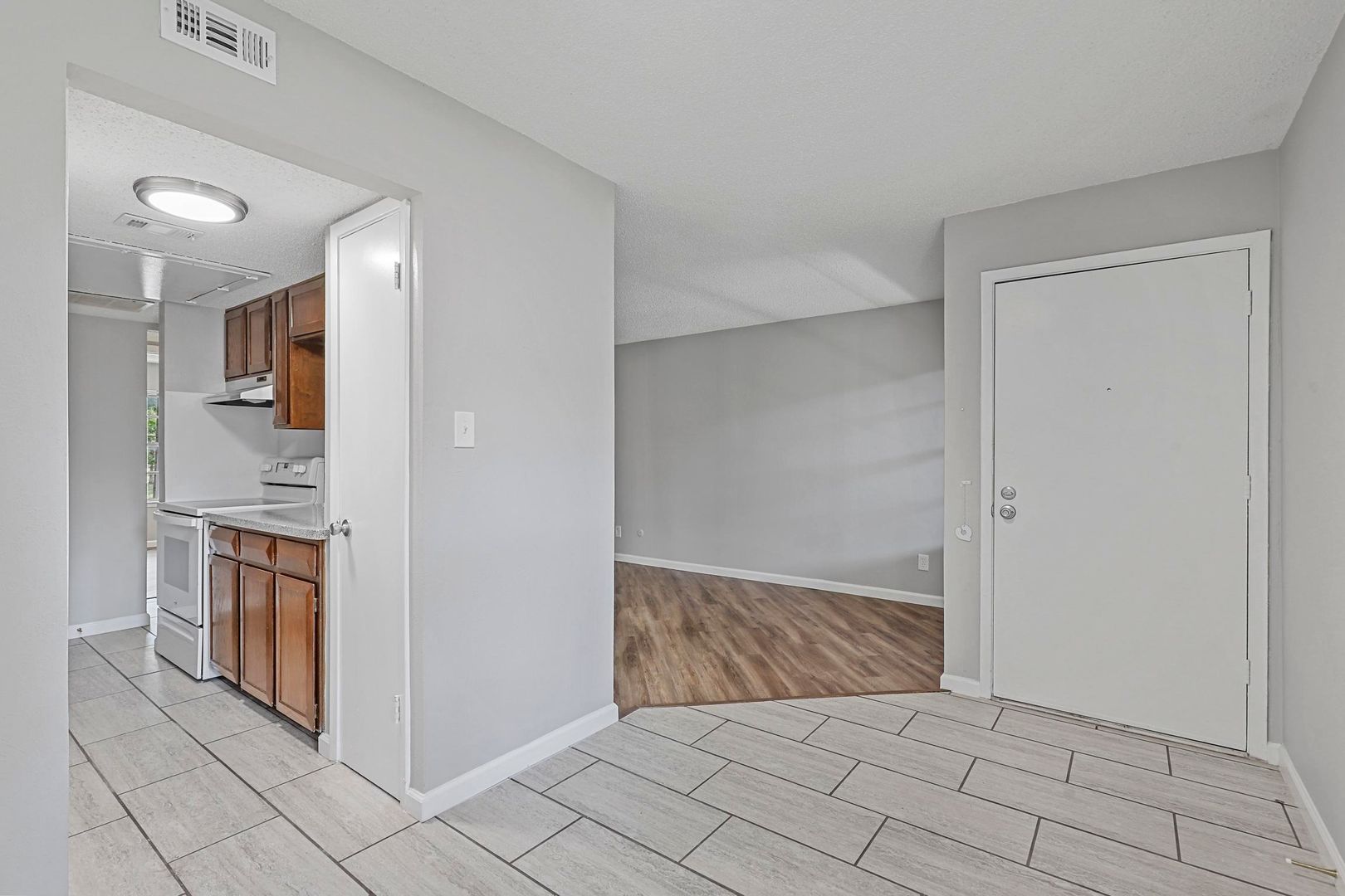 Arlington Apartment: Cherry Circle Apts