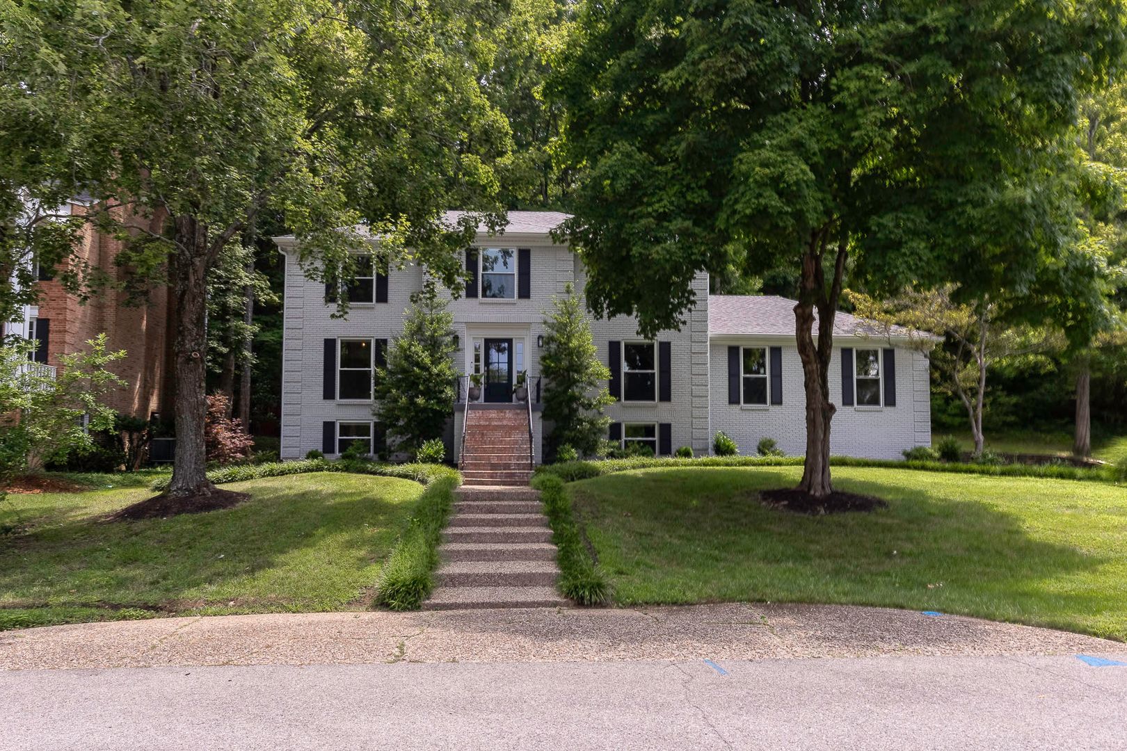 Louisville House: 1907 Charbdin Place