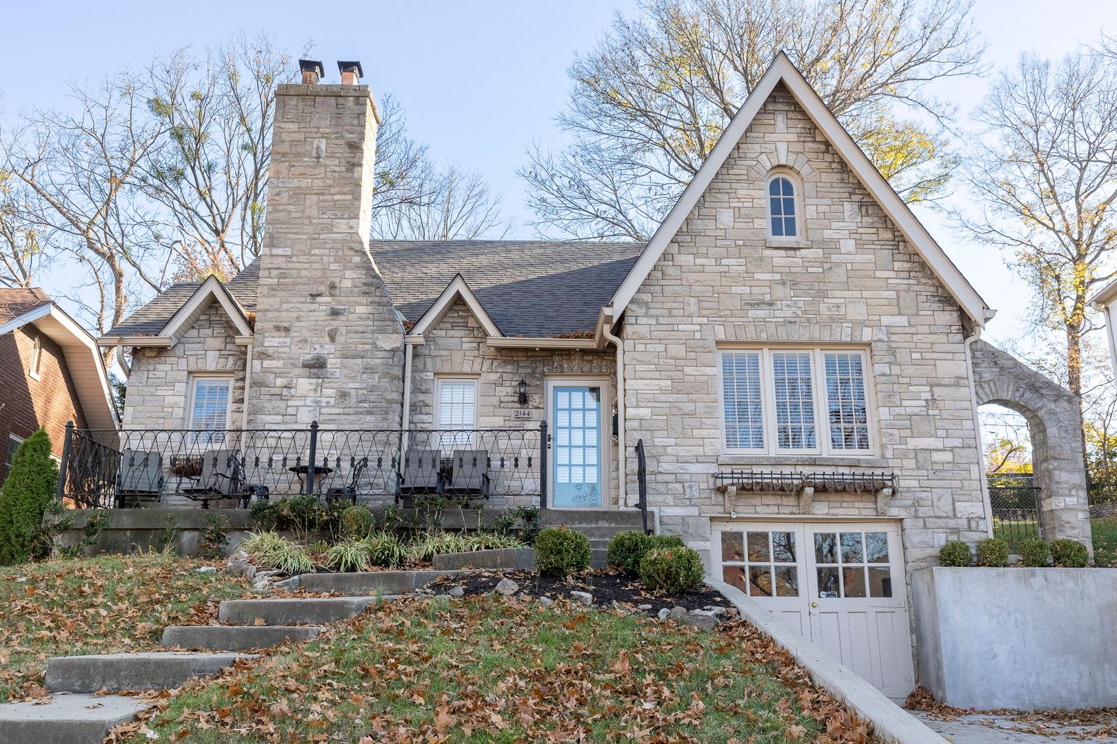 Louisville House: 2144 Lakeside Drive